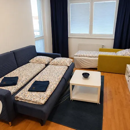Karlove Ii Modern 2 With Private Free Parking, Ac And Easy Access *