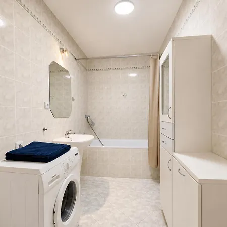 Karlove Ii Modern 2 With Private Free Parking, Ac And Easy Access * Bratislava