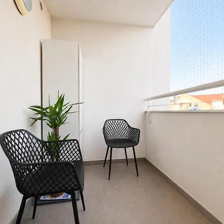 Apartmán Karlove Ii Modern 2 With Private Free Parking, Ac And Easy Access
